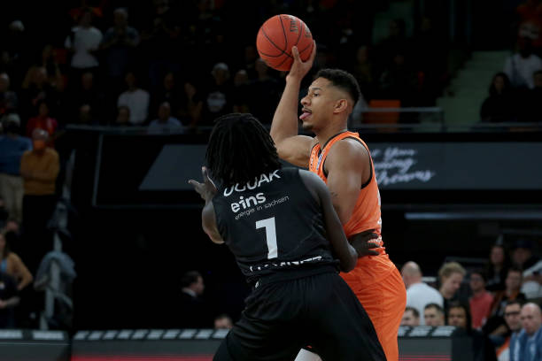 薪资空间的 薪资空间的