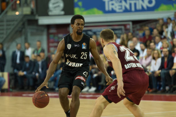 韩鹏在禁区 韩鹏在禁区