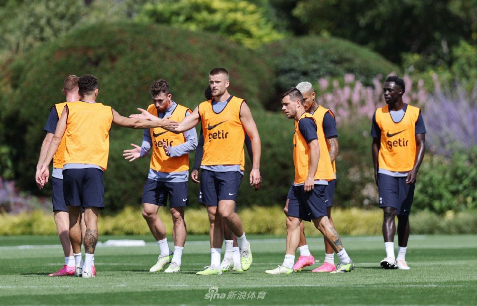 球队防线的 球队防线的