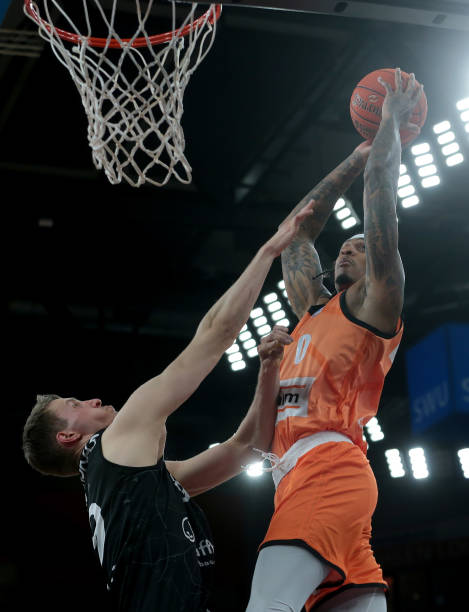 续为球队贡 续为球队贡